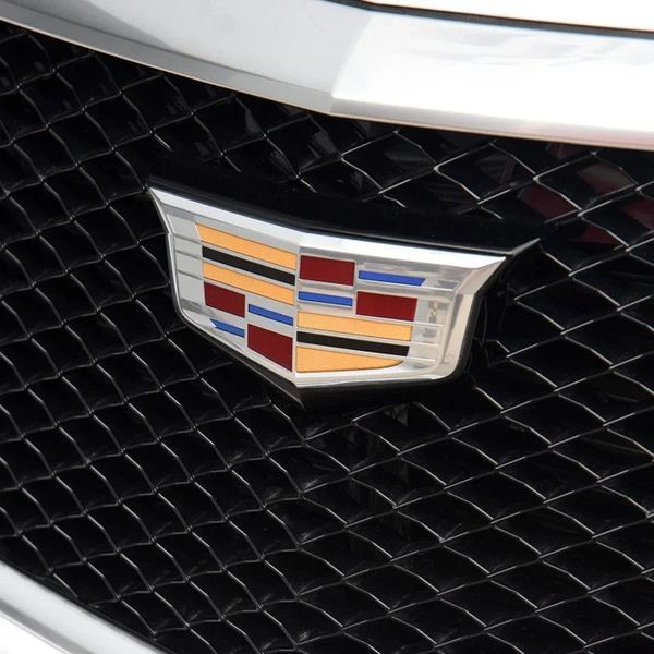 Эмблема передняя Cadillac черная цветная вставка 210х90 мм пластик (на защелках) 95558 фото