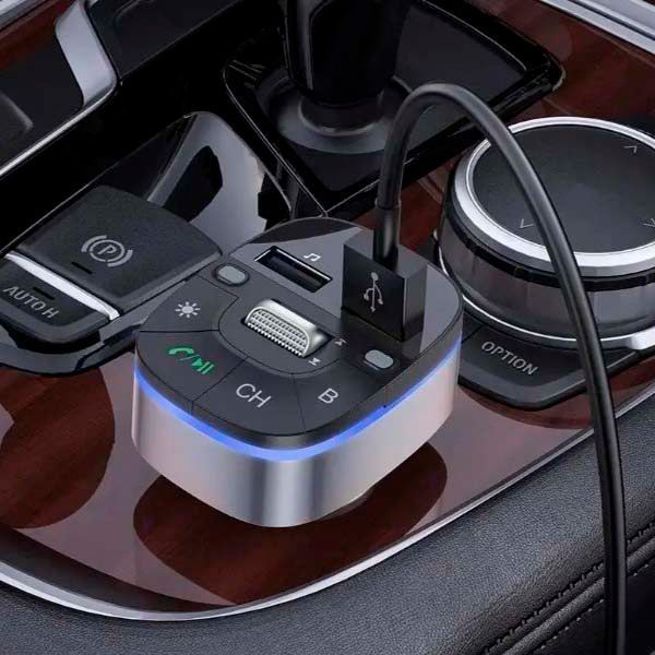 Автомобільний FM модулятор (трансмітер) Hoco E71 Crystal 18 W 2 USB (391840013) 66270 фото
