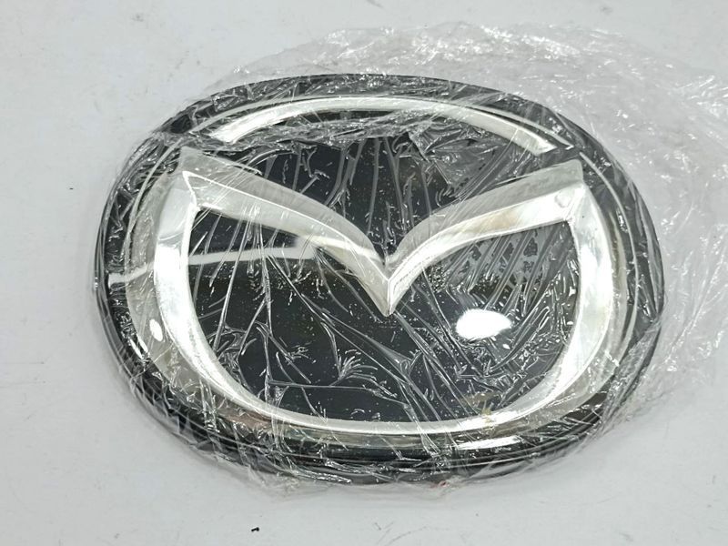 Емблема решітки Mazda CX-4 (2016-2019р) чорна+хром 142х110 мм під склом (на скотчі) 95885 фото