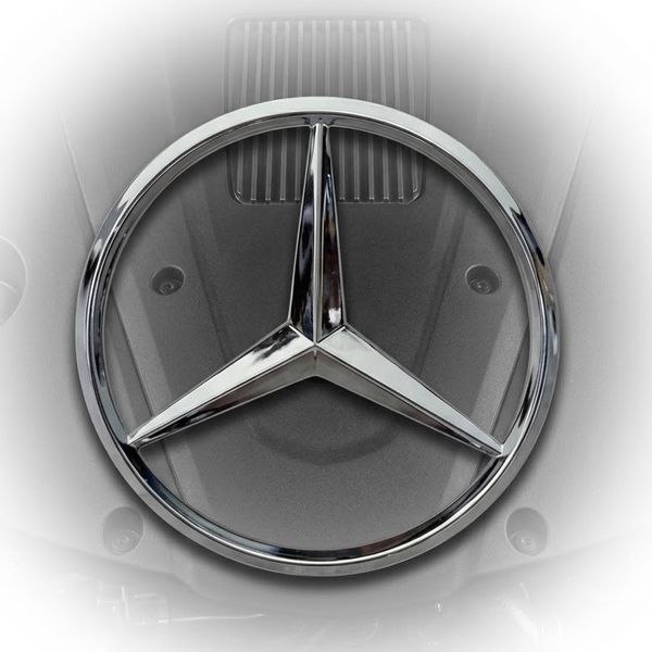 Емблема кришки двигуна Mercedes-Benz хром 70 мм пластик (на скотчі) 94736 фото