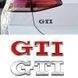 Емблема напис GTI для Volkswagen біла з сріблястою окантовкою 79х23 мм метал (на скотчі) 95646 фото 3