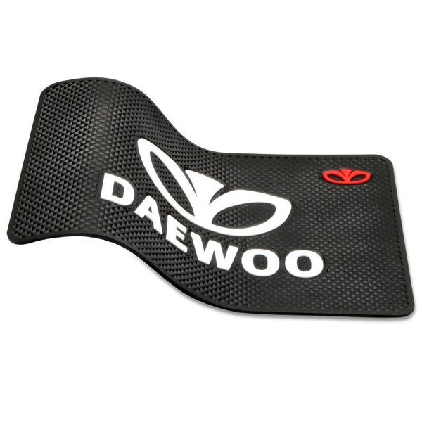 Антискользящий коврик торпеды с логотипом Daewoo 40459 фото
